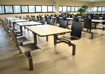 Matrix- Table et sièges attenants -